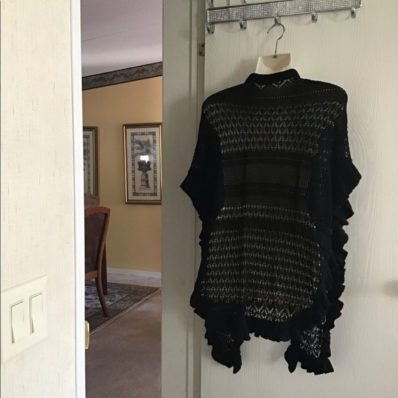 Shall black knit size M-L open ruffled edge crocheted look excellent sha… - Picture 2 of 6